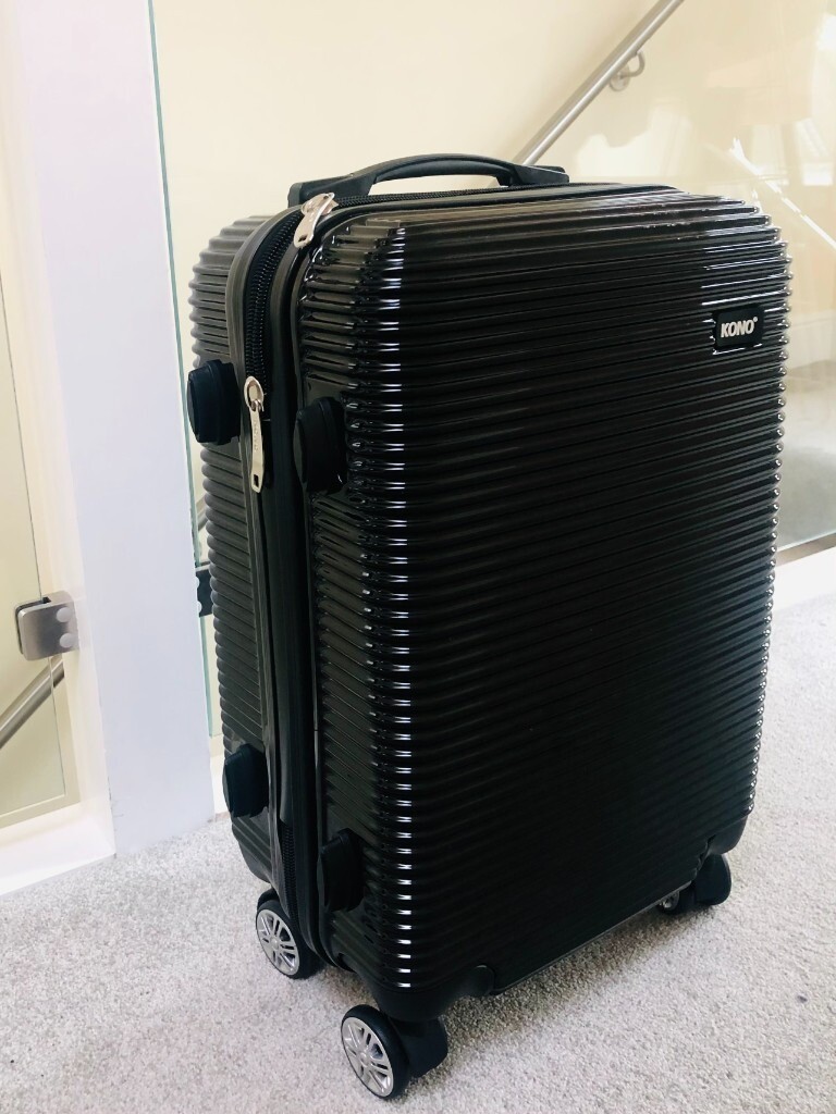 medium size suitcase in cm